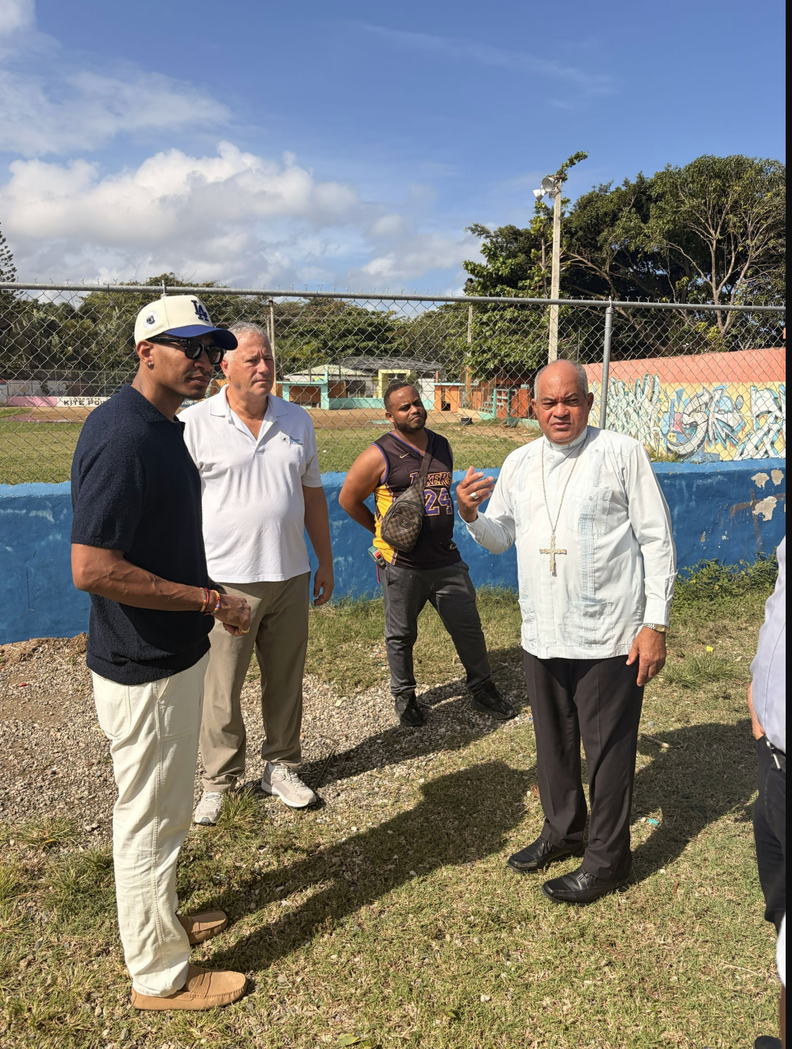 Stein and Villanueva discuss partnership to renovate a volleyball and basketball court in Sosua, DR