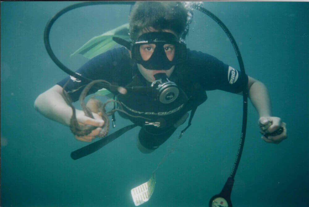 man underwater 2