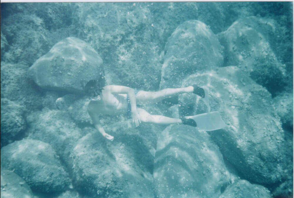 man underwater 3