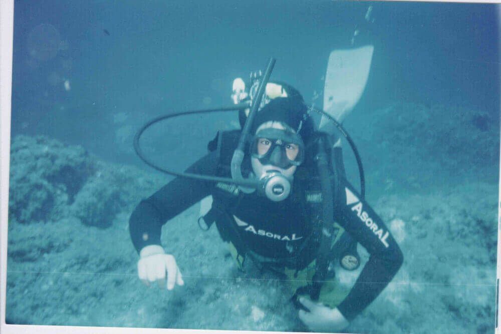 man underwater 4