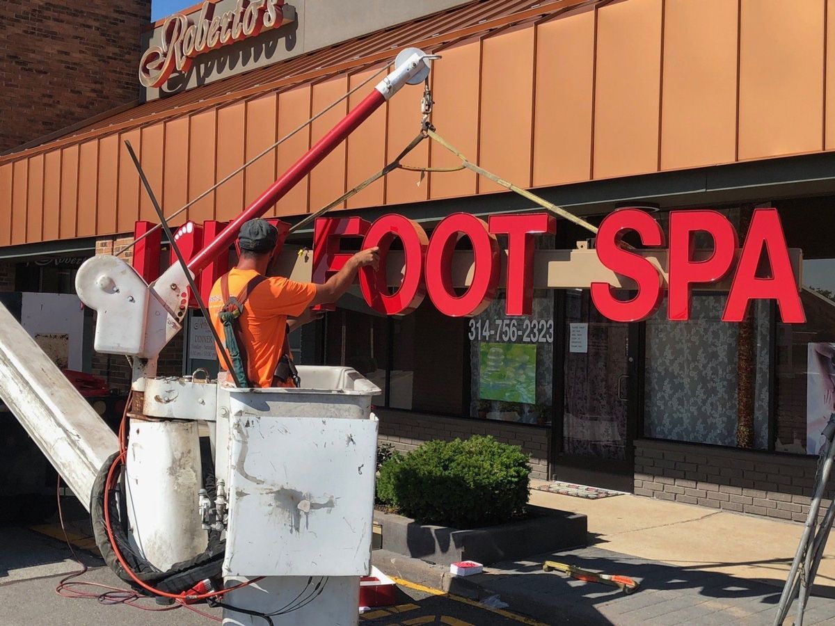 Foot Spa Sign Installation — St. Louis, MO — Plasti-Lite Signs Foot Spa Sign Installation — St. Louis, MO — Plasti-Lite Signs
