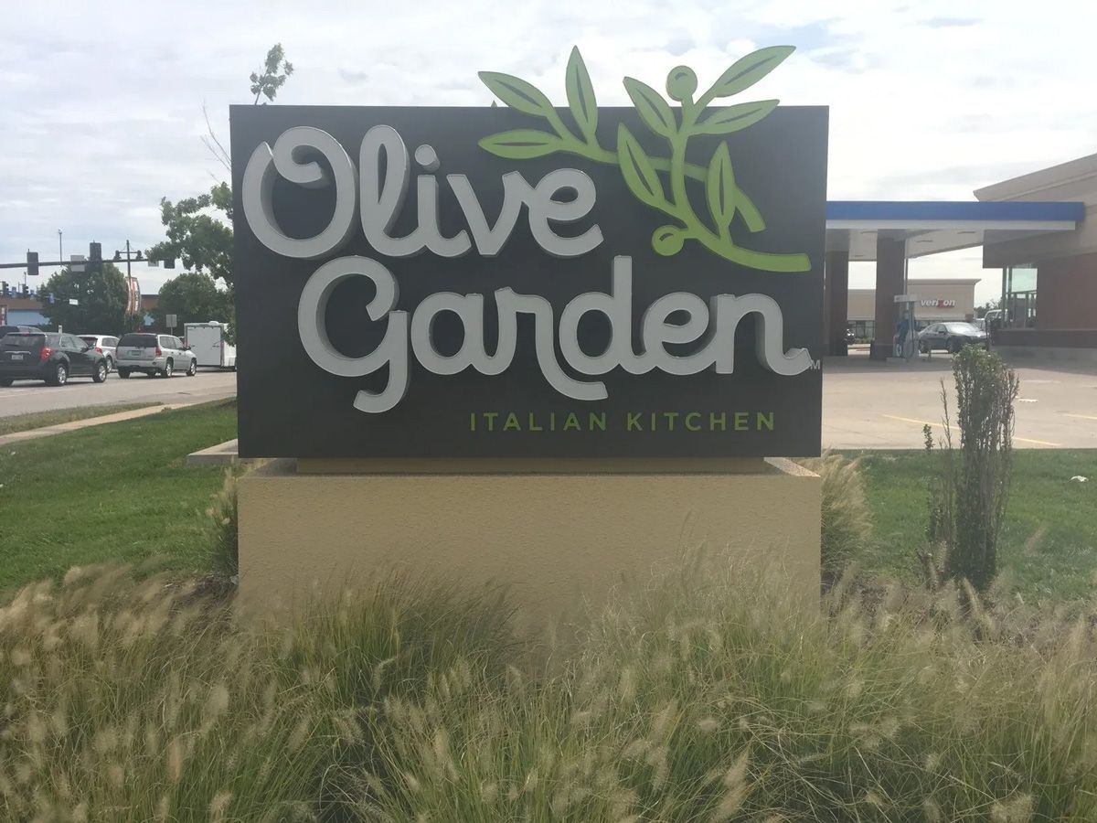 Olive Garden Sign — St. Louis, MO — Plasti-Lite Signs Olive Garden Sign — St. Louis, MO — Plasti-Lite Signs