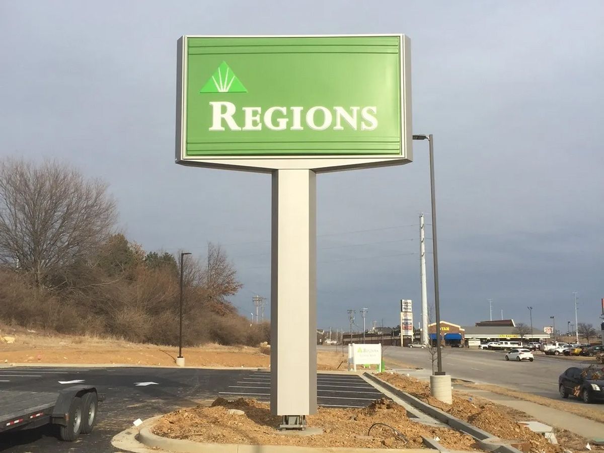 Pole Sign — St. Louis, MO — Plasti-Lite Signs