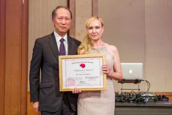Elena Hashimoto - Hagiwara Award Winner receiver her award on stage