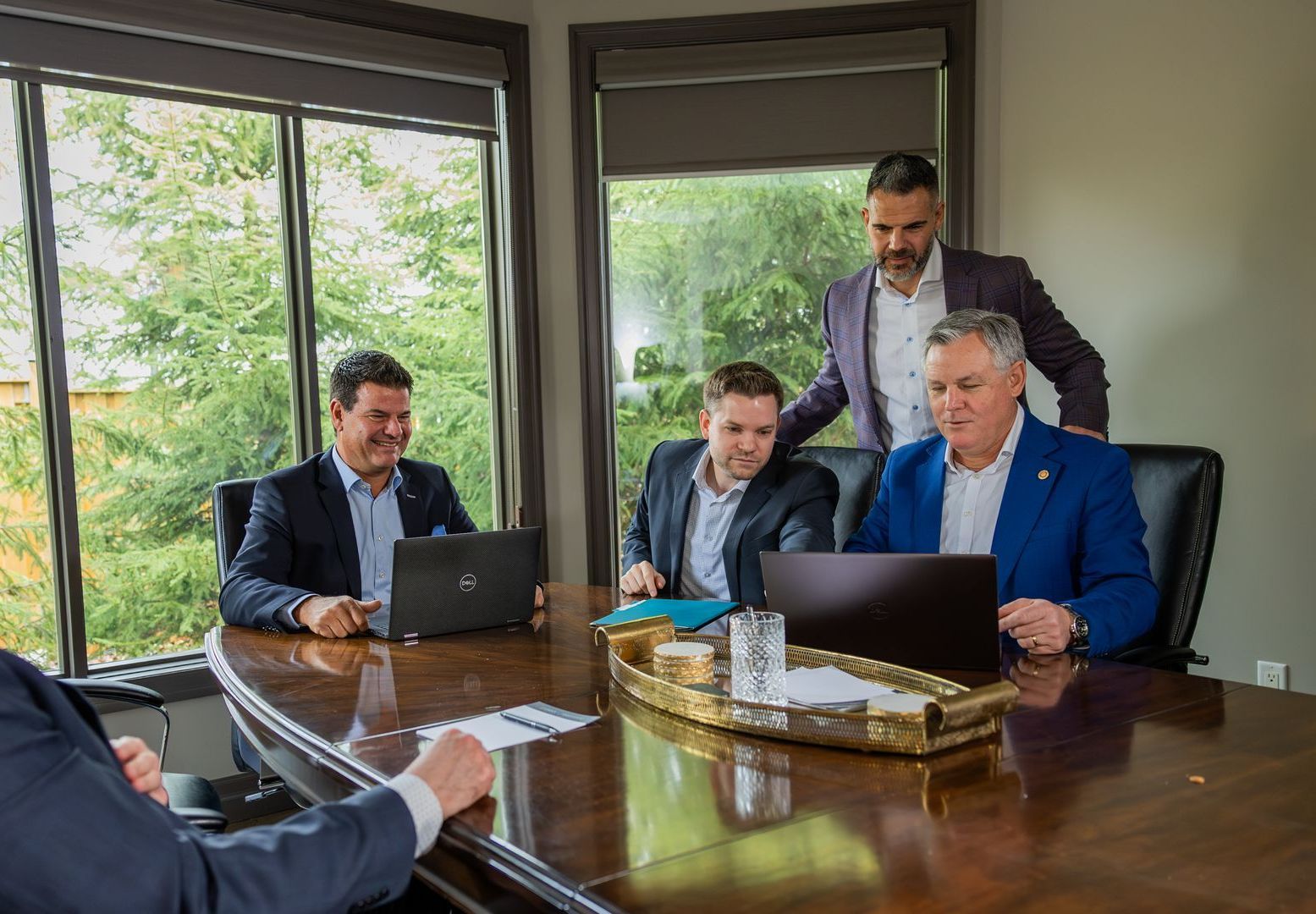 Team of chartered financial advisors in Putnam collaborating in a boardroom meeting to develop client-focused strategies.