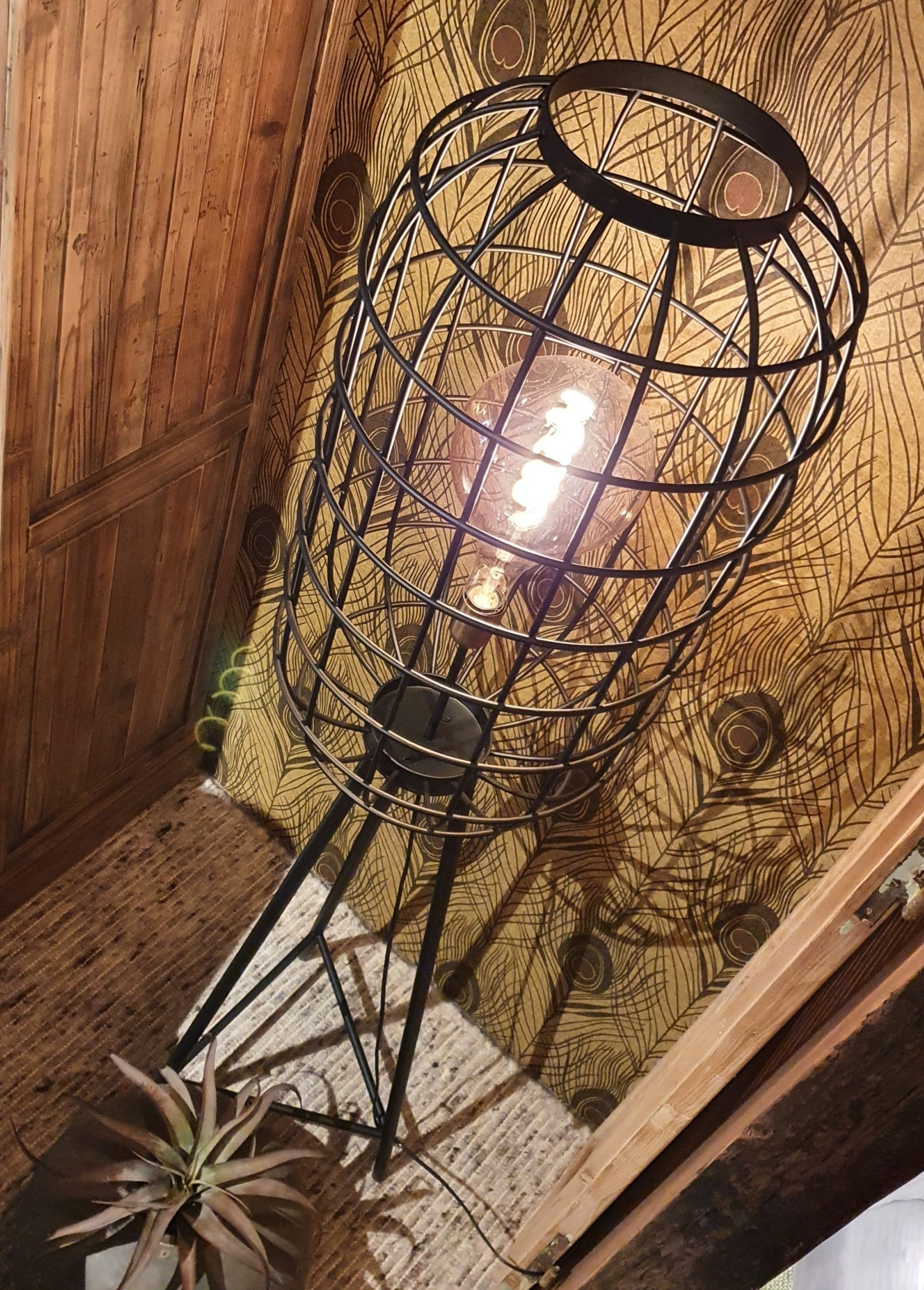 Open industriële vloerlamp driepoot met kooi, zwart metaal
