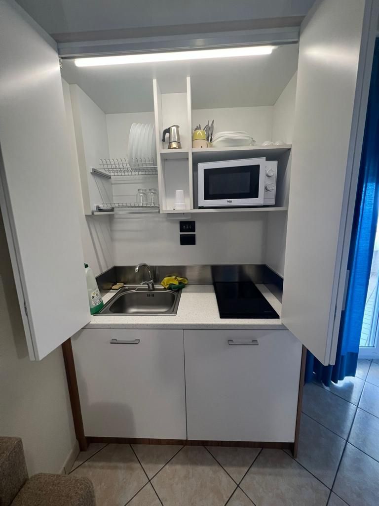 cucina con microonde