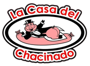 Logotipo de La Casa del Chacinado con un cerdo de dibujos animados con gorro de chef y esmoquin dentro de un óvalo.