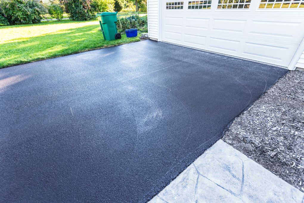 shaped tarmac driveway in Binley Woods