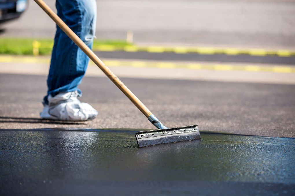 Driveway Coventry spreading sealant onto a driveway