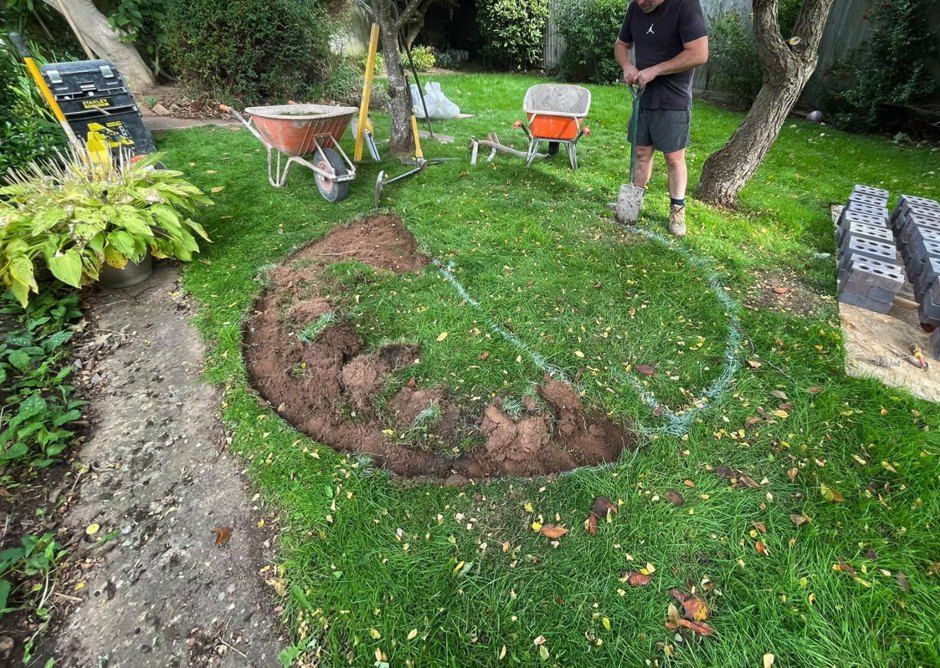 Marking out a circular patio on a lawn in Kenilworth