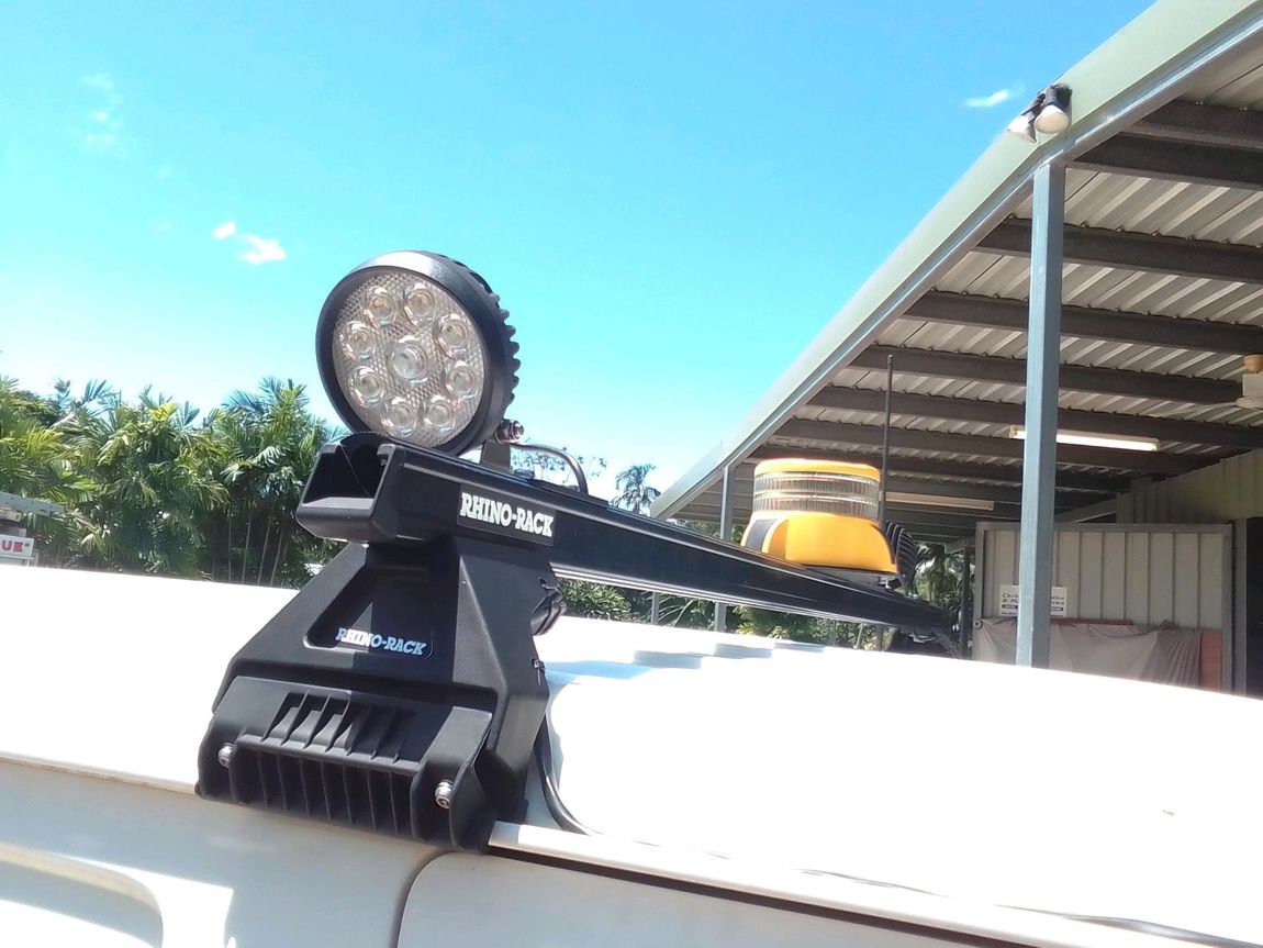 Beacon and Work Light On Car Roof - Chris's Automotive & Marine Electrics In Marlow Lagoon, NT