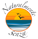 Logo con un tramonto sul mare; colori arancione, blu e bianco e la scritta “Naturalmente Senza”.
