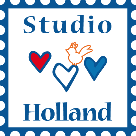 Een postzegel met Studio Holland logo, hartjes in rood, wit en blauw en de tekst Studio Holland