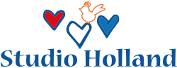 Studio Holland logo, hartjes in rood, wit en blauw en de tekst Studio Holland