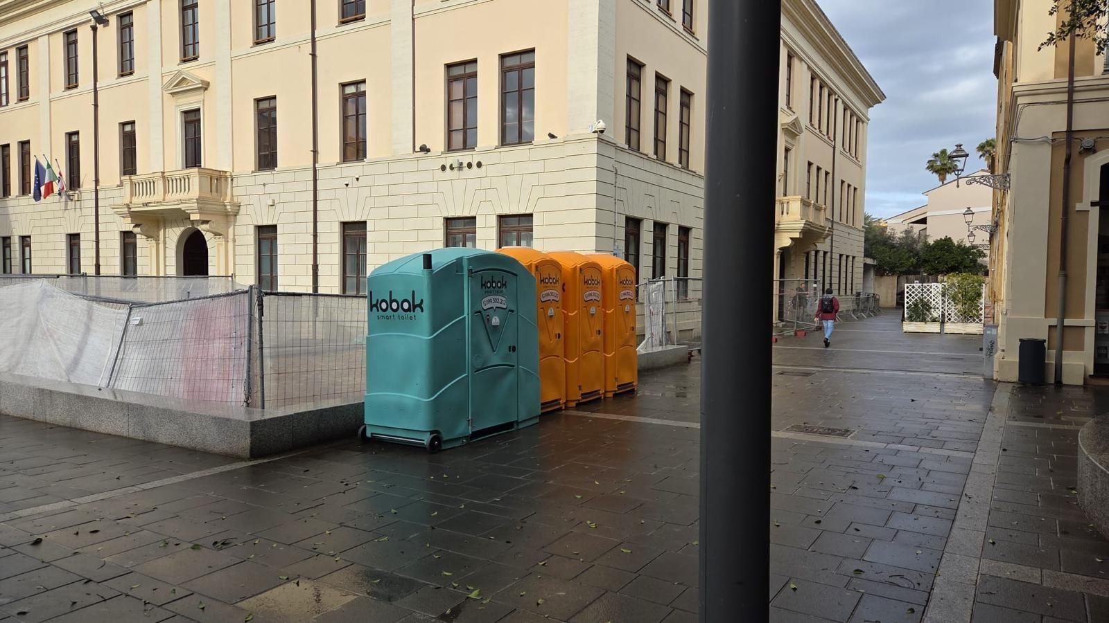 Noleggio servizi igienici mobili in Sardegna.