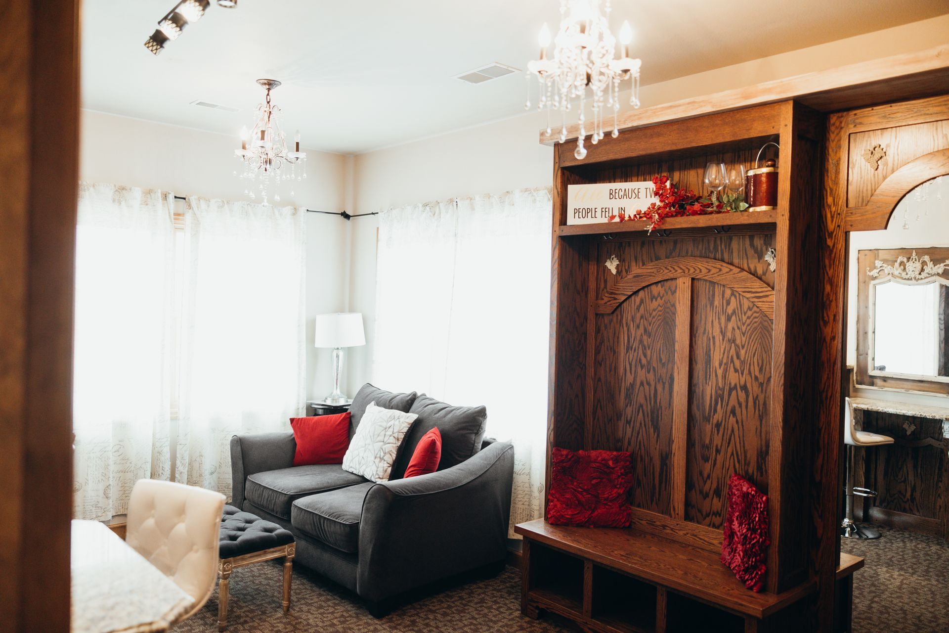 Get Ready for Your Wedding in the Royal Bridal Room at the Hill in Holts Summit, MO. Book Now.