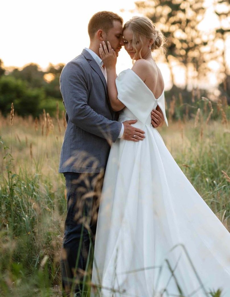 Book Your Romantic Wedding & Reception at Holt Summit, Mo’s Canterbury Hill Winery & Restaurant.