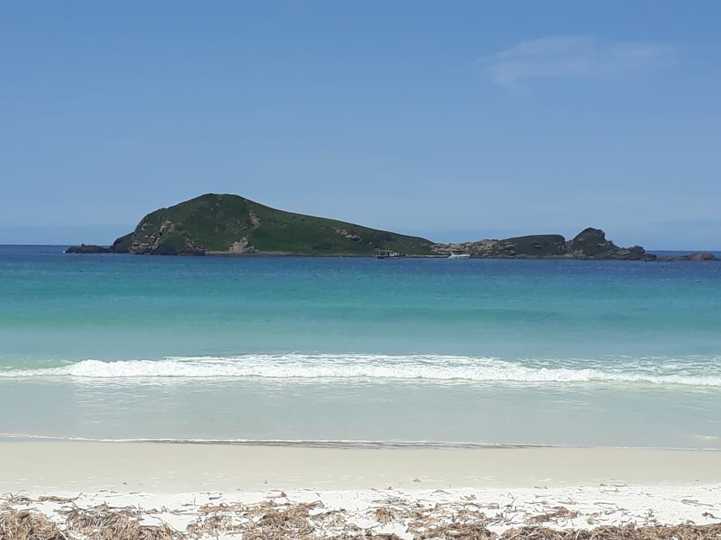 Há uma pequena ilha no meio do oceano.-Pousada-Pilar