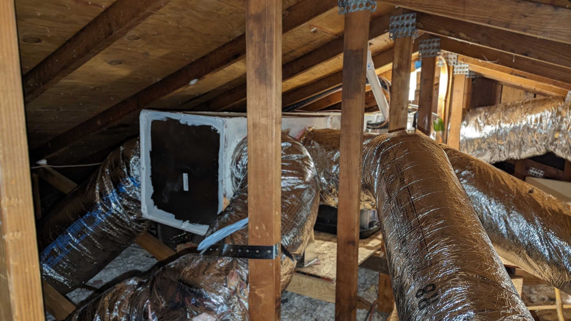 Full duct system replacement in central Woodland home.
