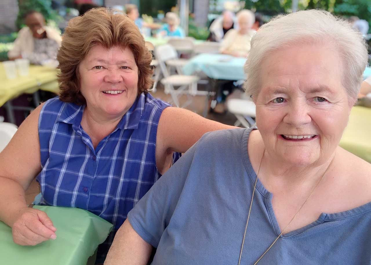two+old+women+happy