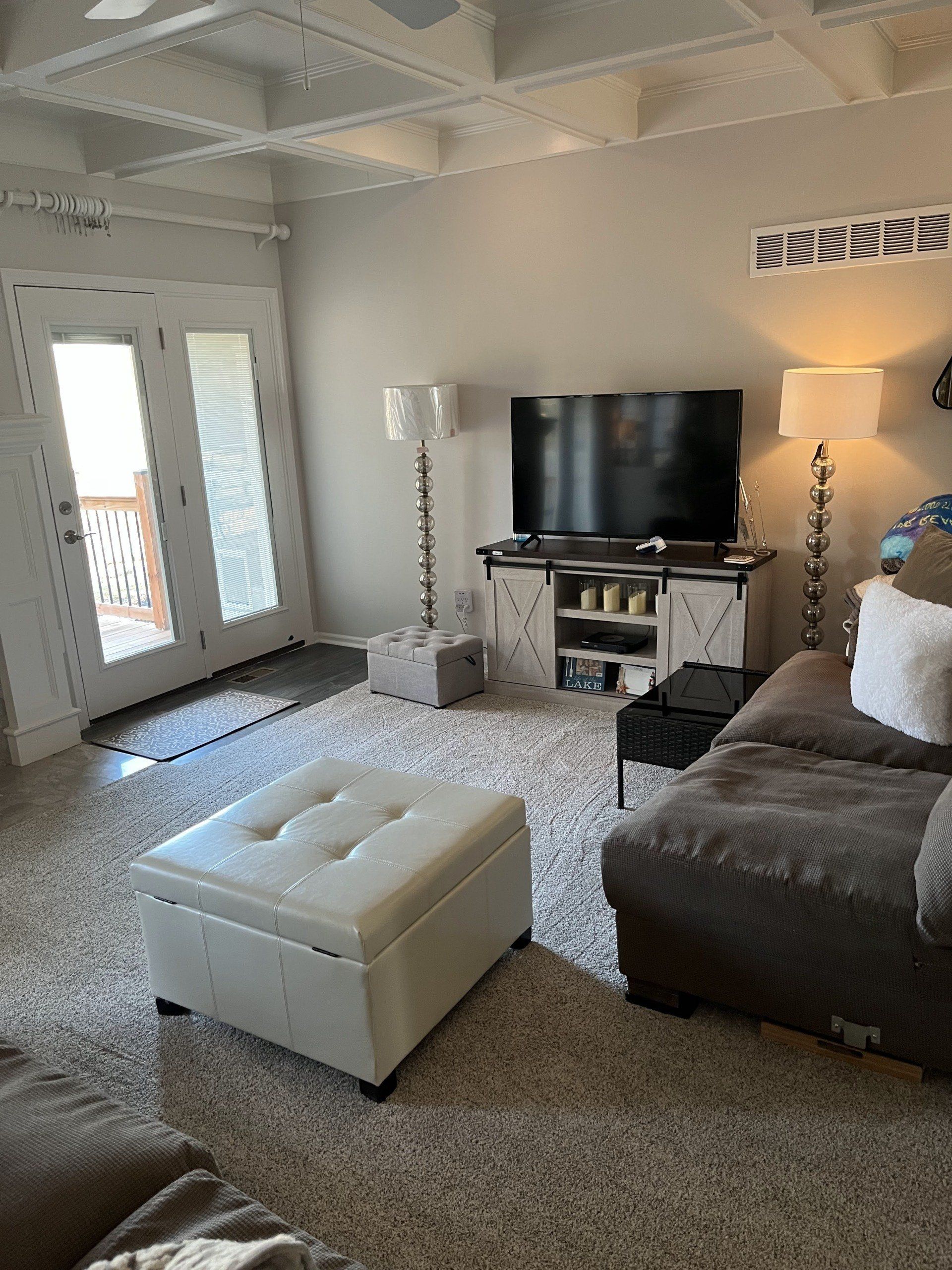 Client Room Cleaned — Kansas City, MO — Cleaning Maids In and Out, Kansas City, MO — Cleaning Maids In and Out, deep cleaning, top to bottom, housekeeping, maid service, cleaning, clean, cleaners, cleaning company, laundry service, window washing, carpet cleaning, carpet shampooing,