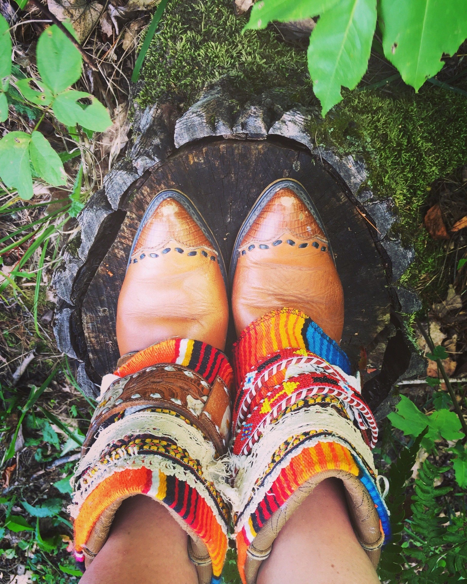 bohemian bruiloft, boho wedding, trouwjurk, Leuke laarzen ,schoenen voor je bruiloft, videograaf, bruiloft videograaf