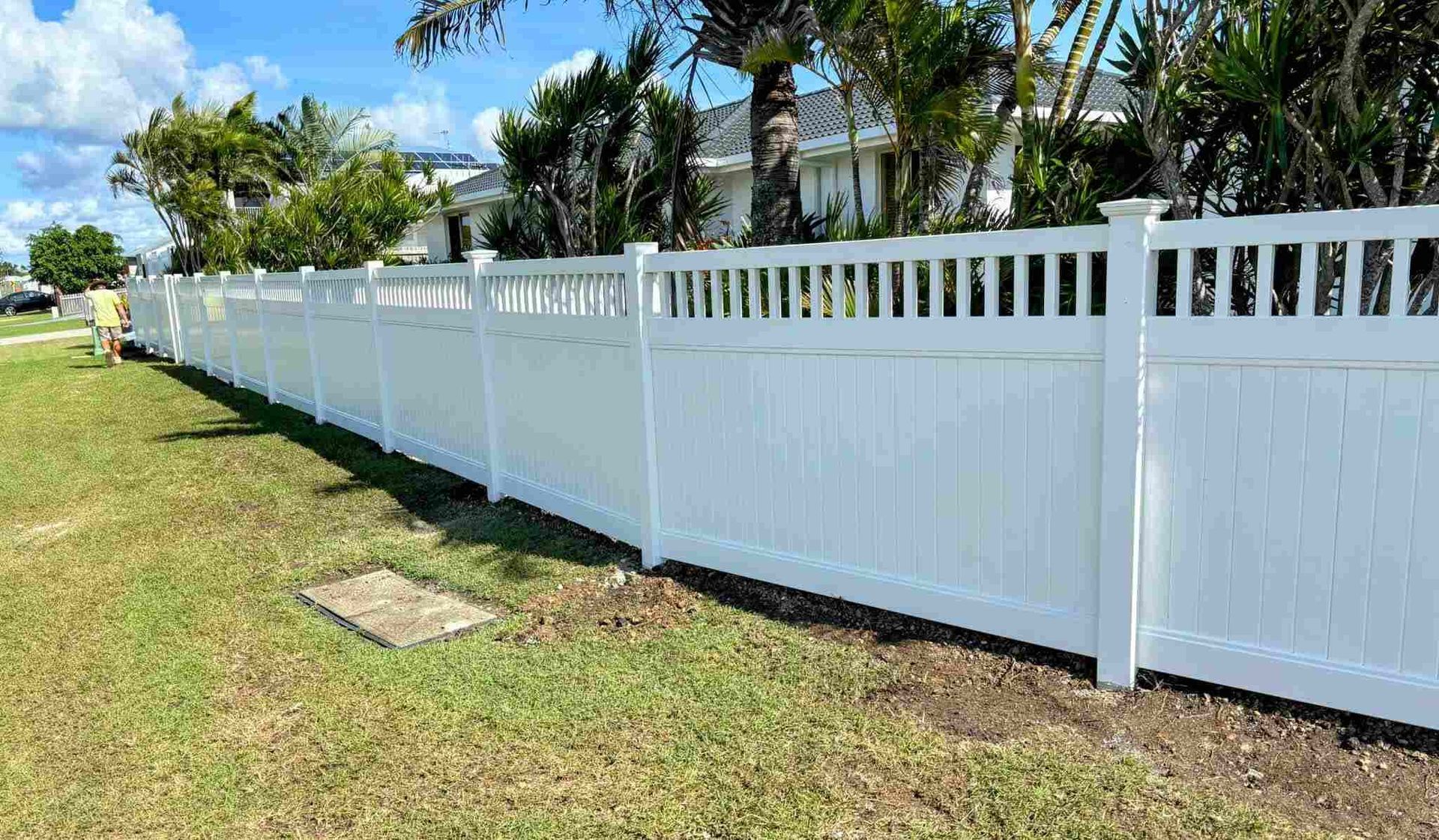 Timber Fence Styles Bundaberg White Picket Fence Installation