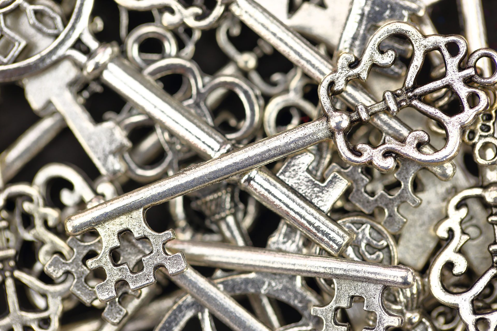 For car unlocking, new car keys, ignition repair, and more, call Mark’s Mobile Locksmith.