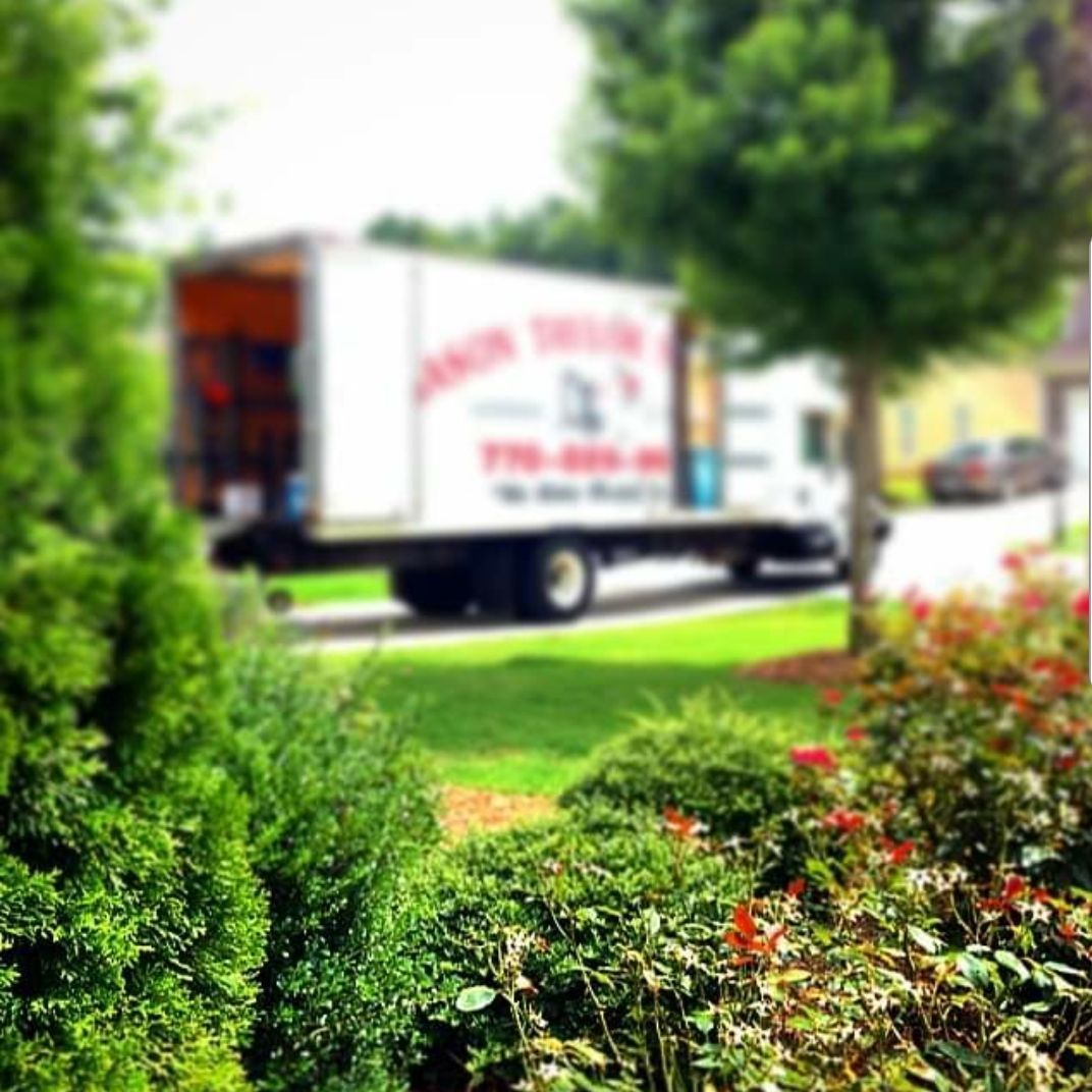 Couple Move Into Their New Home — Cumming, Georgia — Jason Taylor Moving & Storage