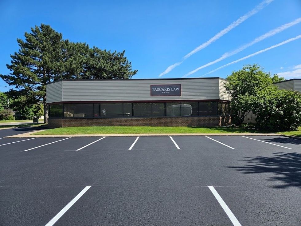 Sunny landscaped entrance of Pascaris Law Firm, PLLC located in Pineview Office Park in Farmington Hills Michigan