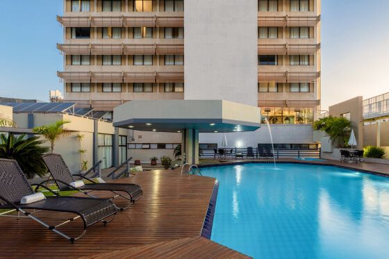 Hotel Deville Cuiabá Área de Lazer Piscina