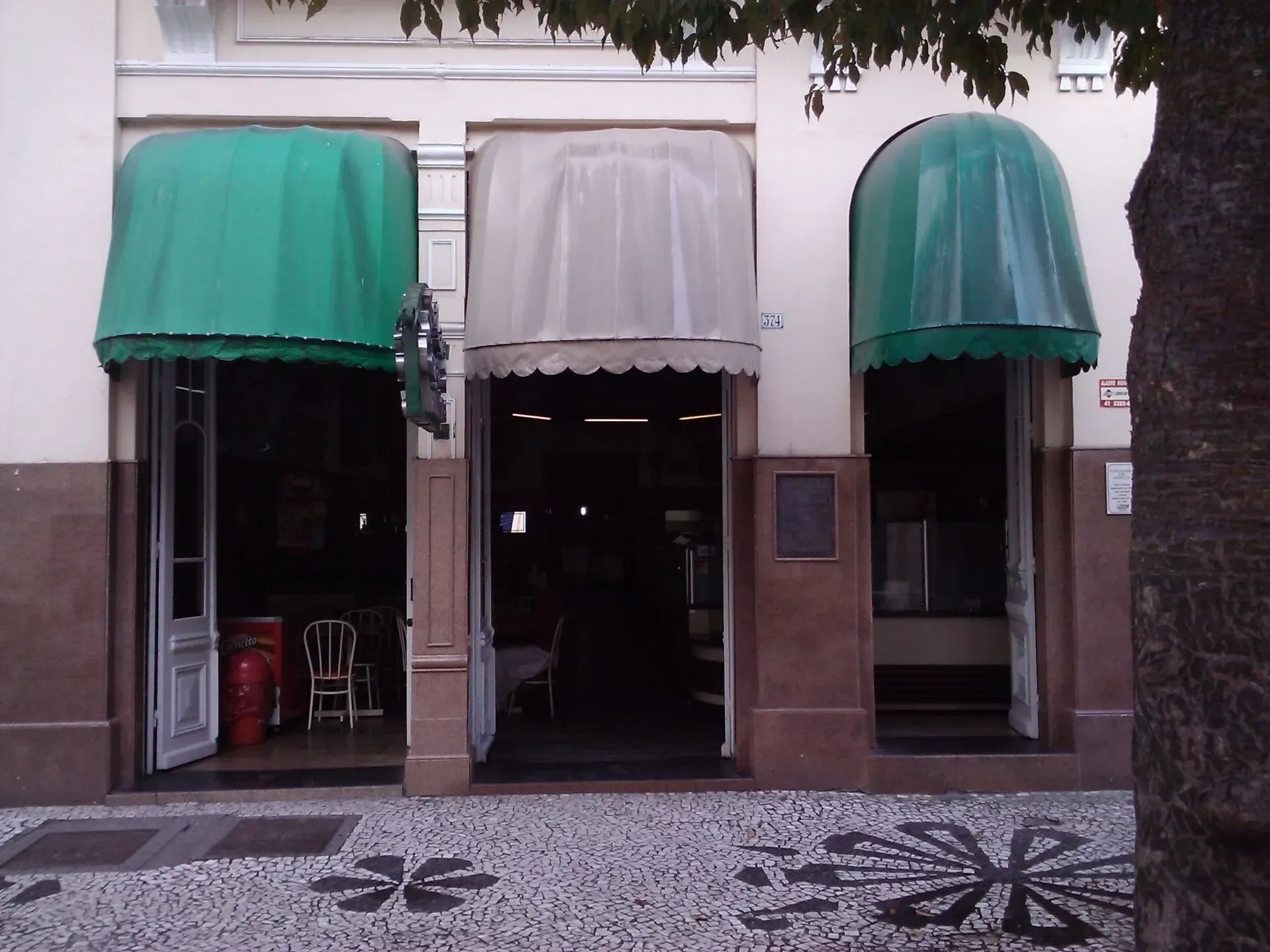 Confeitaria das Famílias, Curitiba - Hotéis DEVILLE