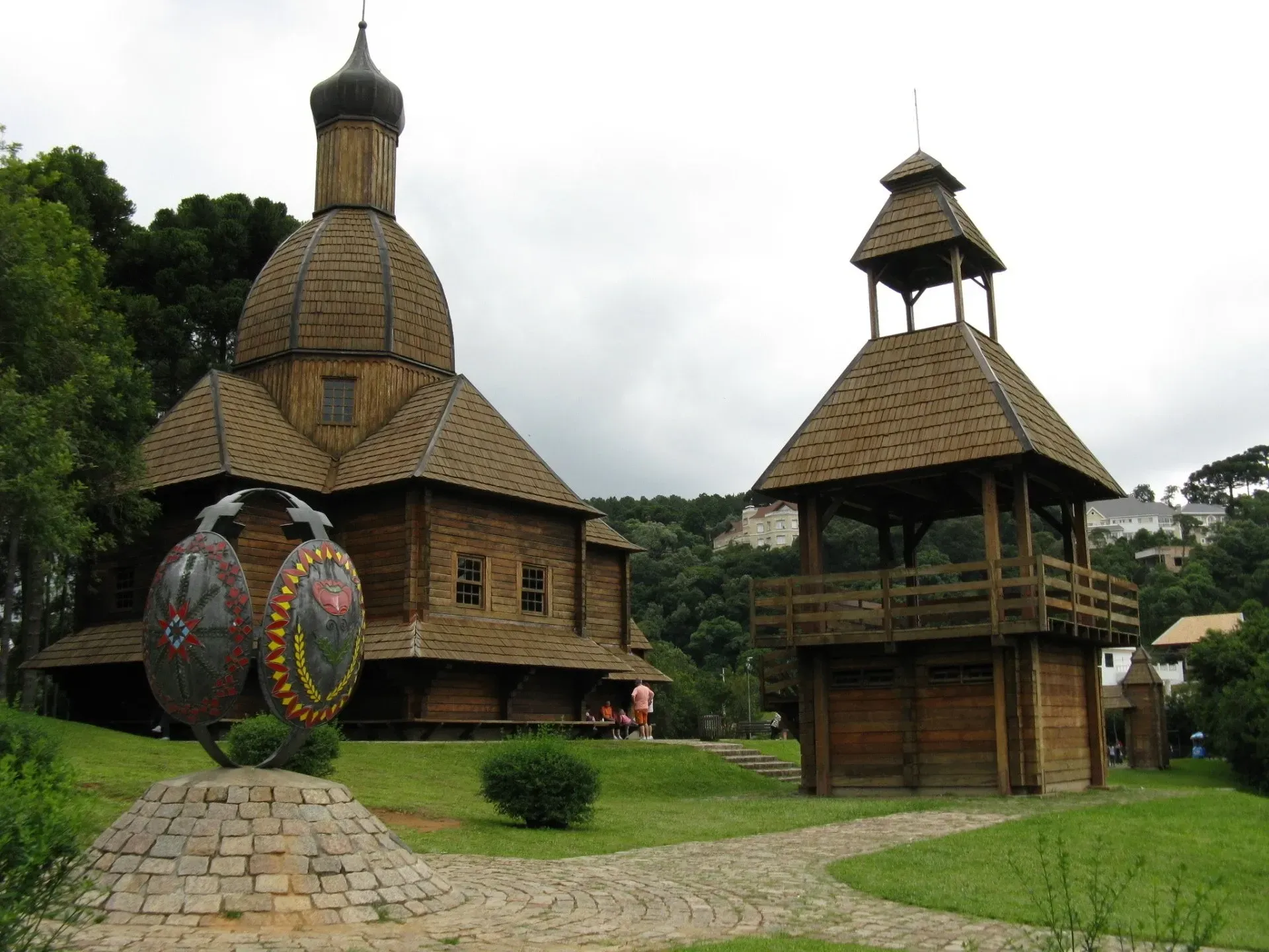 Memorial Ucraniano, Curitiba - Hotéis DEVILLE