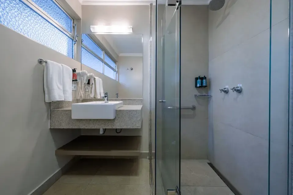 Luxo 1 cama casal Hotel Deville Express Cascavel