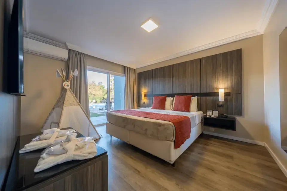 Luxo 1 cama casal Hotel Deville Express Cascavel