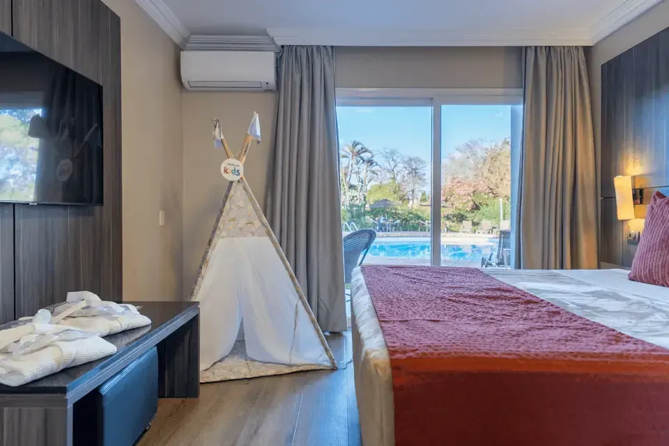 Luxo 1 cama casal Hotel Deville Express Cascavel