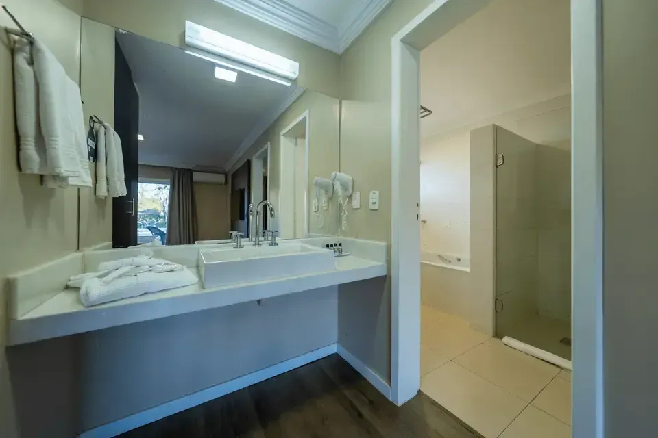 Suíte Master Hotel Deville Express Cascavel