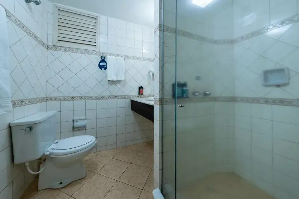 Acomodação Superior 1 cama casal Hotel Deville Express Cascavel