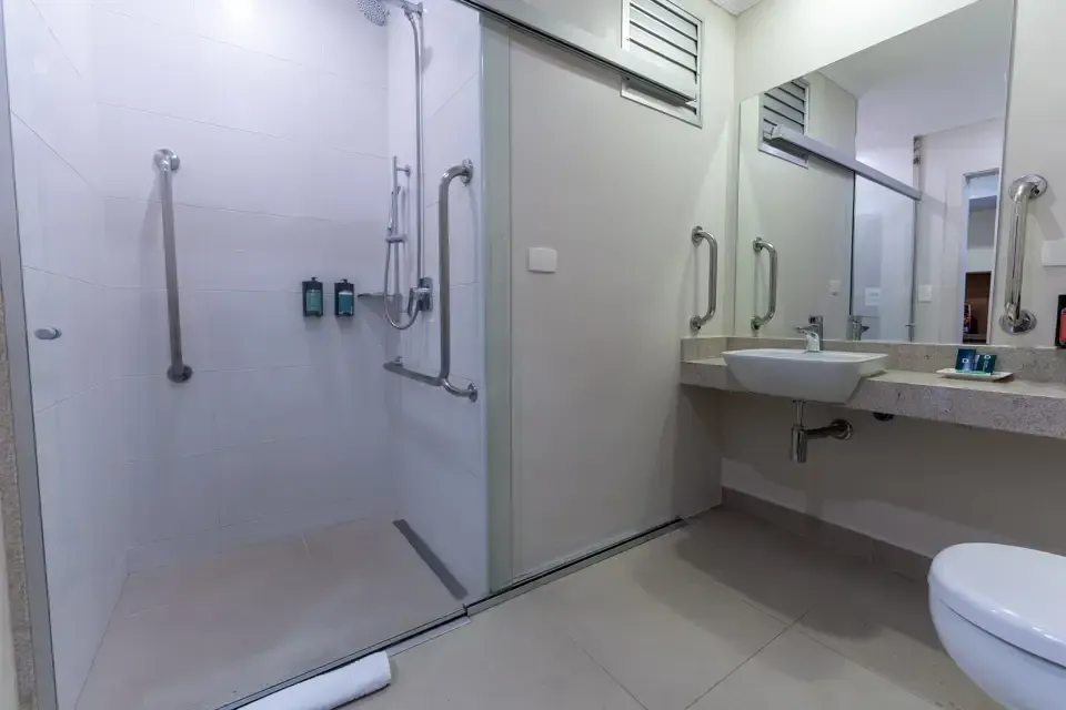 Superior Família 1 cama de casal + 1 de solteiro Hotel Deville Curitiba