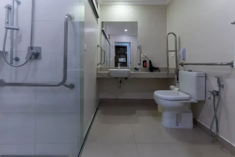 Superior Família 1 cama de casal + 1 de solteiro Hotel Deville Curitiba