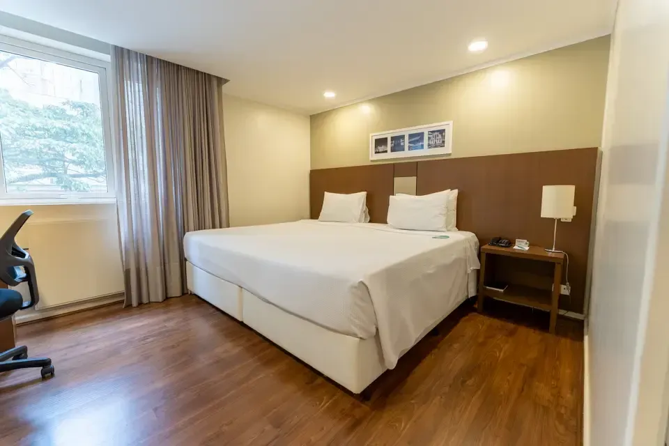 Superior Família 1 cama de casal + 1 de solteiro Hotel Deville Curitiba