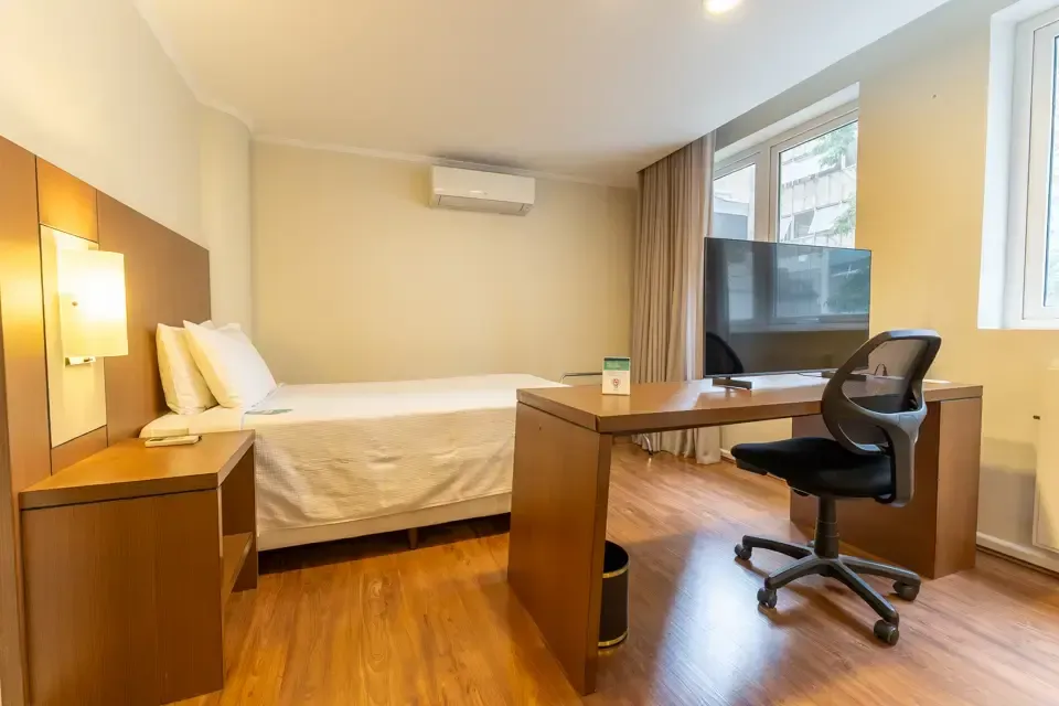 Superior Família 1 cama de casal + 1 de solteiro Hotel Deville Curitiba