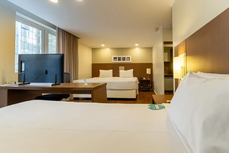 Superior Família 1 cama de casal + 1 de solteiro Hotel Deville Curitiba