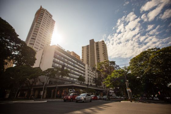 Hotel Deville Maringá Fachada