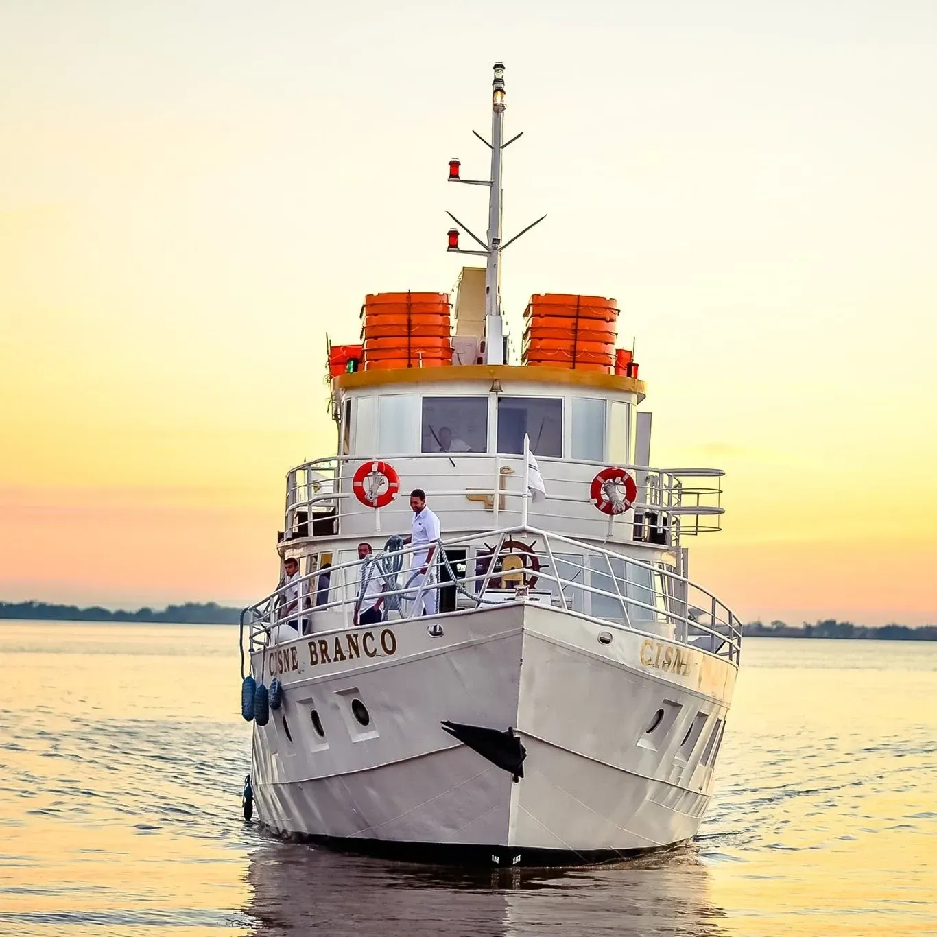 Cisne Branco – Passeio de barco pelo Guaíba, Porto Alegre - Hotéis DEVILLE