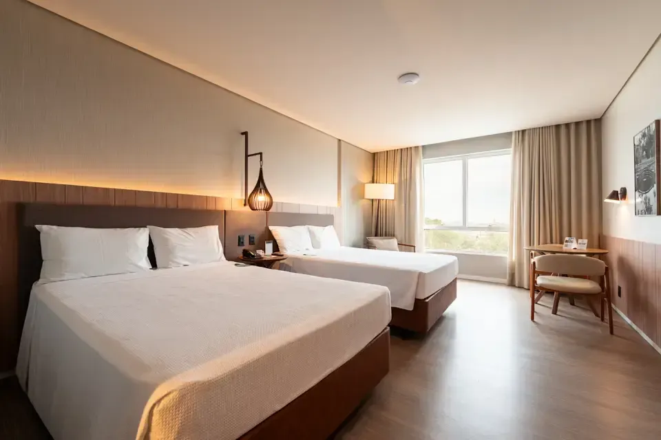 Luxo Superior 2 camas de casal Hotel Deville Prime Porto Alegre
