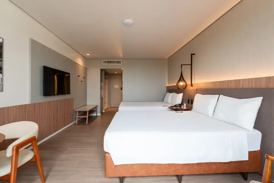 Luxo Superior 2 camas de casal Hotel Deville Prime Porto Alegre
