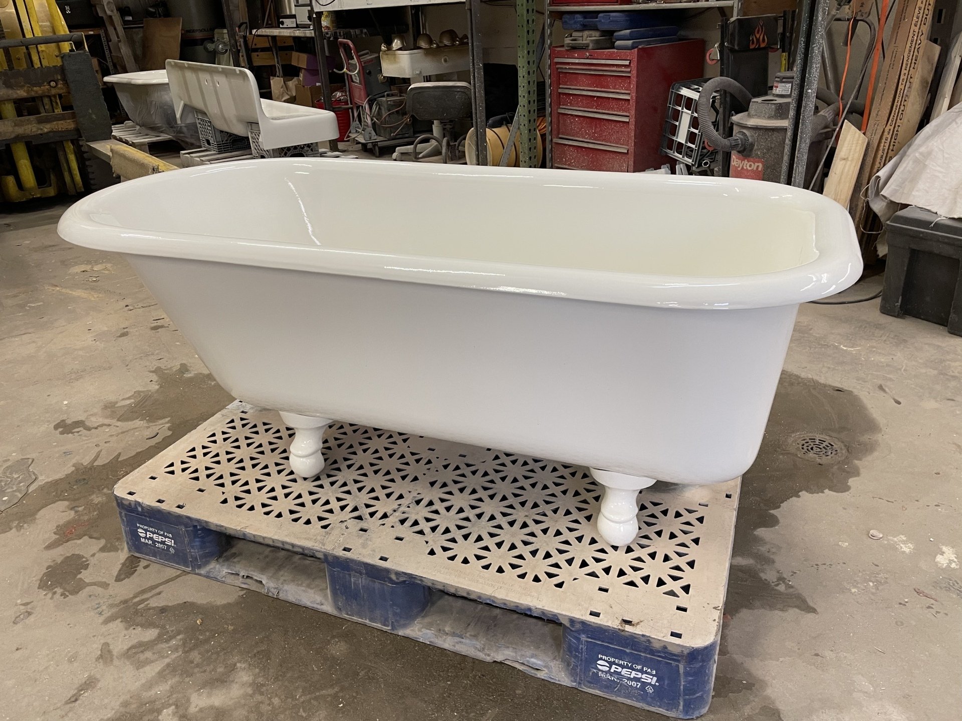 Vintage Clawfoot Tubs & Sinks Durafinish