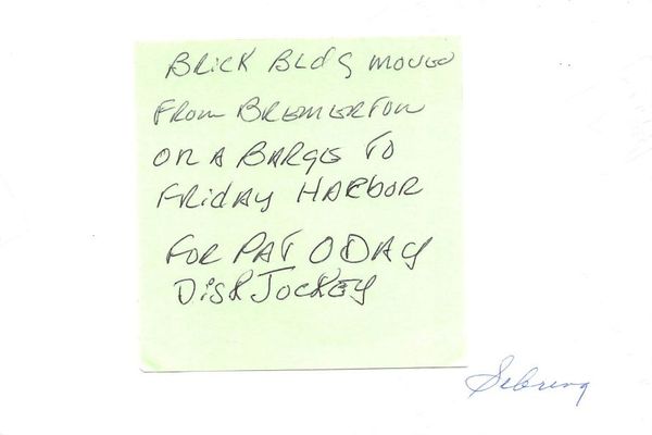 A sticky note that says blick bud 's movie on it
